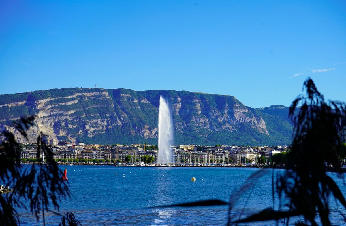 Le jet d’eau de Genève et le lac Léman